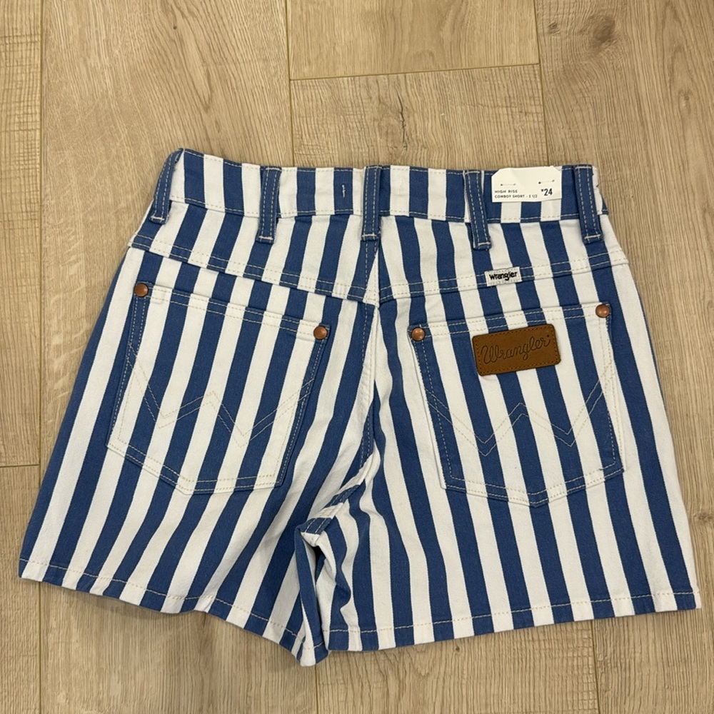 NWT WRANGLER "COWBOY SHORT HIGH RISE" IN BENGAL BLUE STRIPE- 24